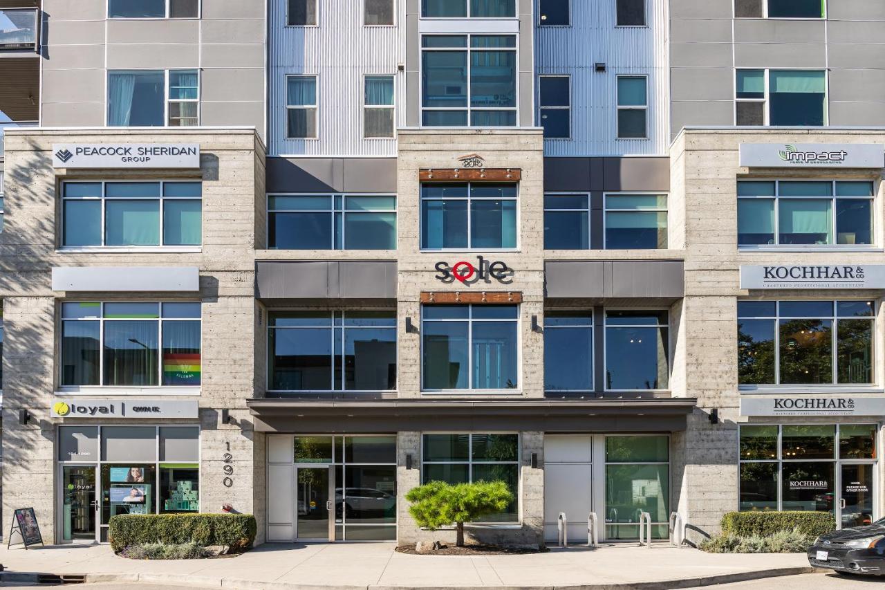 Corner Nest - Luxury Brand New Top Floor 2Bedroom Condo Kelowna Luaran gambar