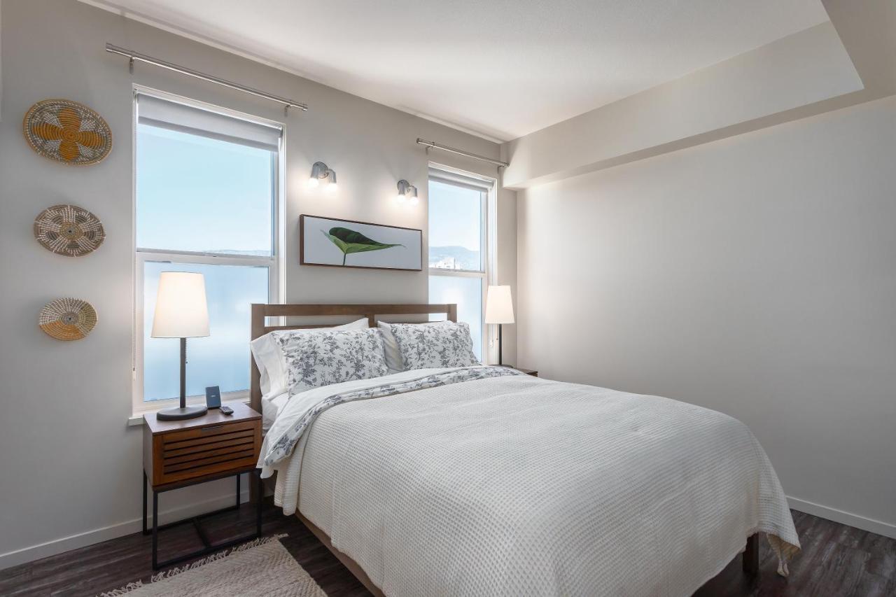 Corner Nest - Luxury Brand New Top Floor 2Bedroom Condo Kelowna Luaran gambar