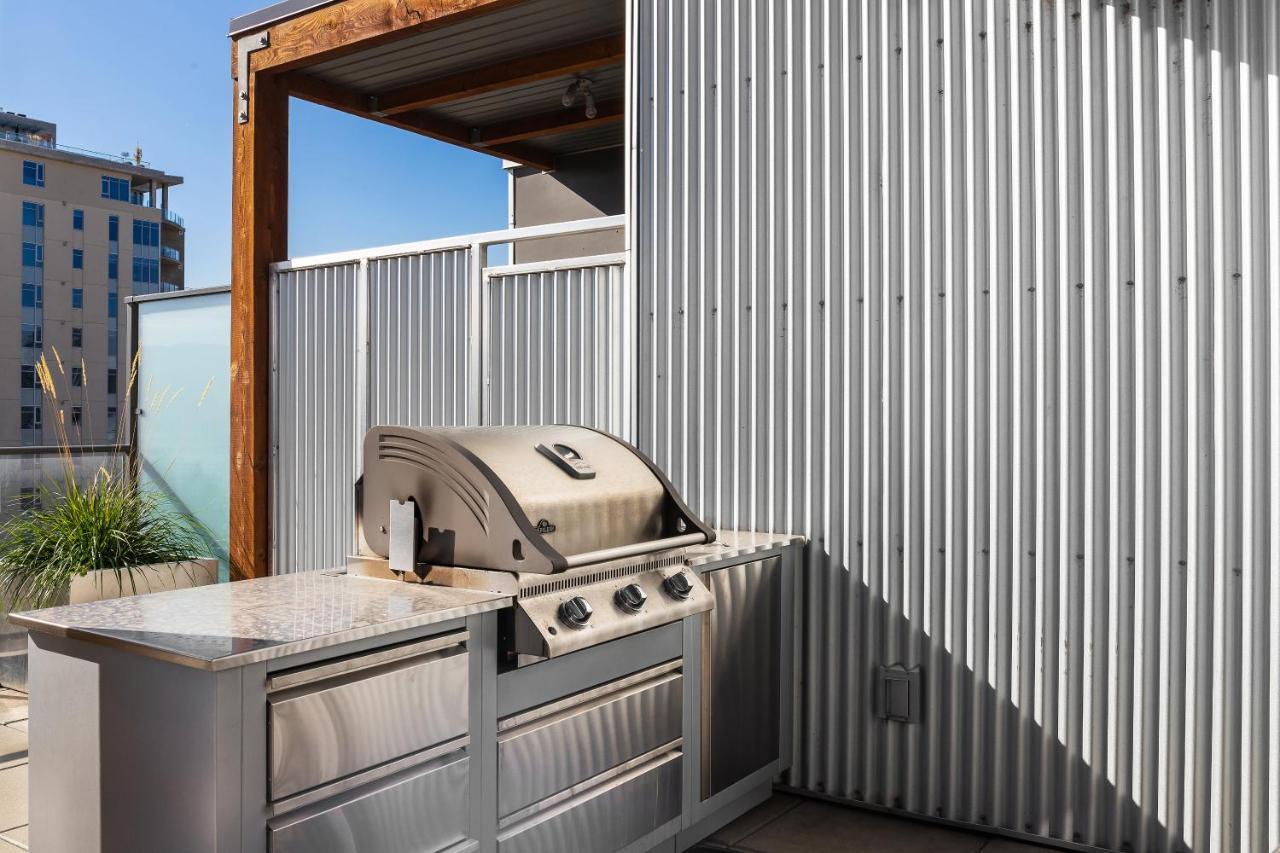 Corner Nest - Luxury Brand New Top Floor 2Bedroom Condo Kelowna Luaran gambar