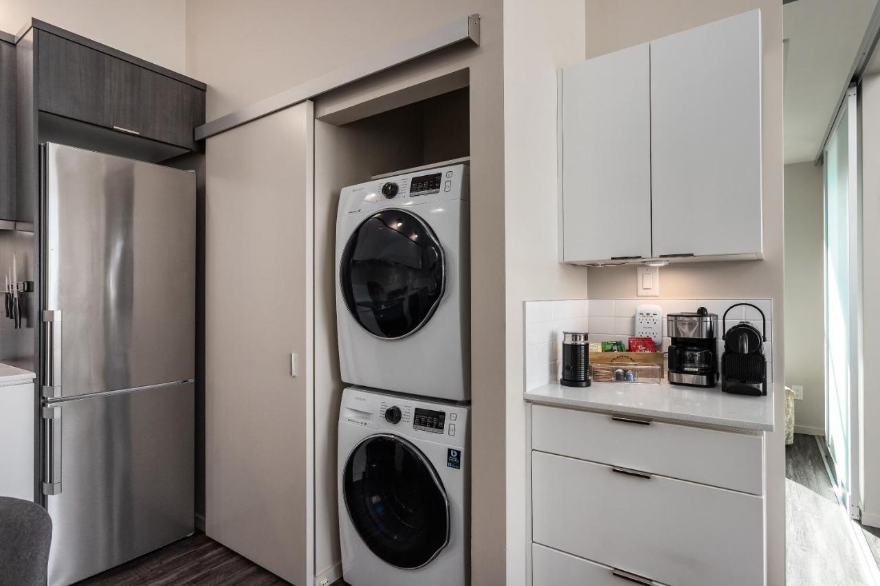 Corner Nest - Luxury Brand New Top Floor 2Bedroom Condo Kelowna Luaran gambar
