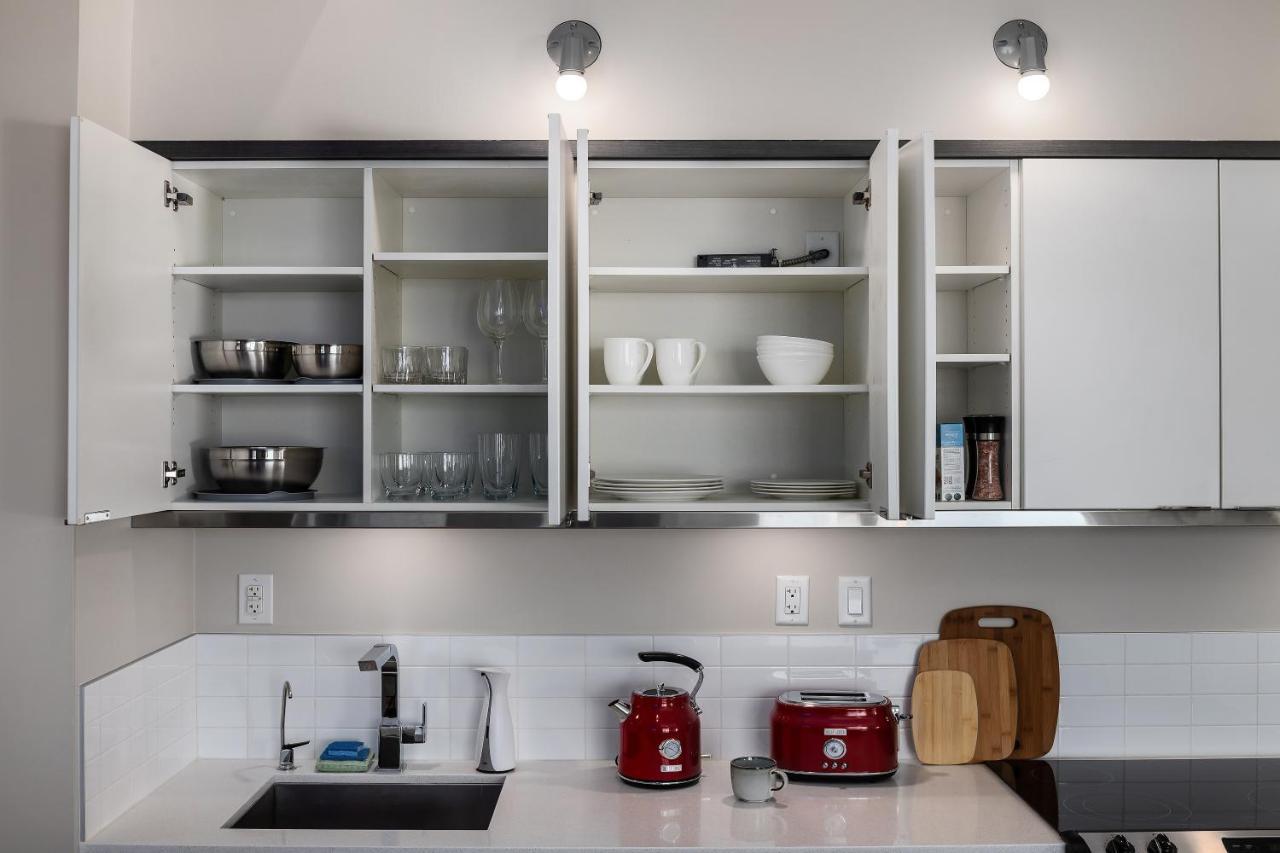 Corner Nest - Luxury Brand New Top Floor 2Bedroom Condo Kelowna Luaran gambar