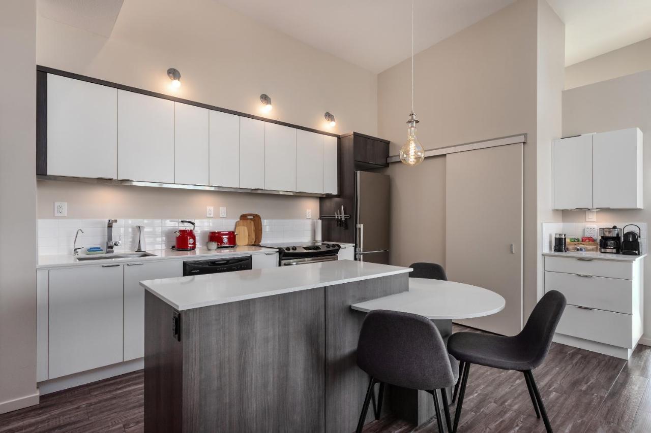 Corner Nest - Luxury Brand New Top Floor 2Bedroom Condo Kelowna Luaran gambar