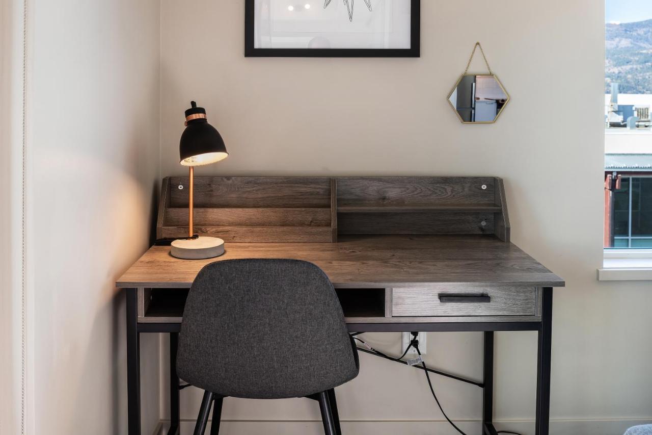 Corner Nest - Luxury Brand New Top Floor 2Bedroom Condo Kelowna Luaran gambar