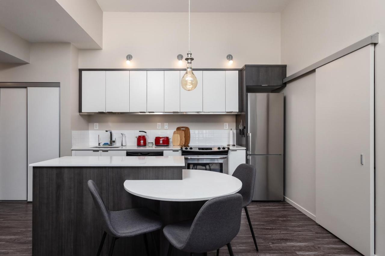 Corner Nest - Luxury Brand New Top Floor 2Bedroom Condo Kelowna Luaran gambar