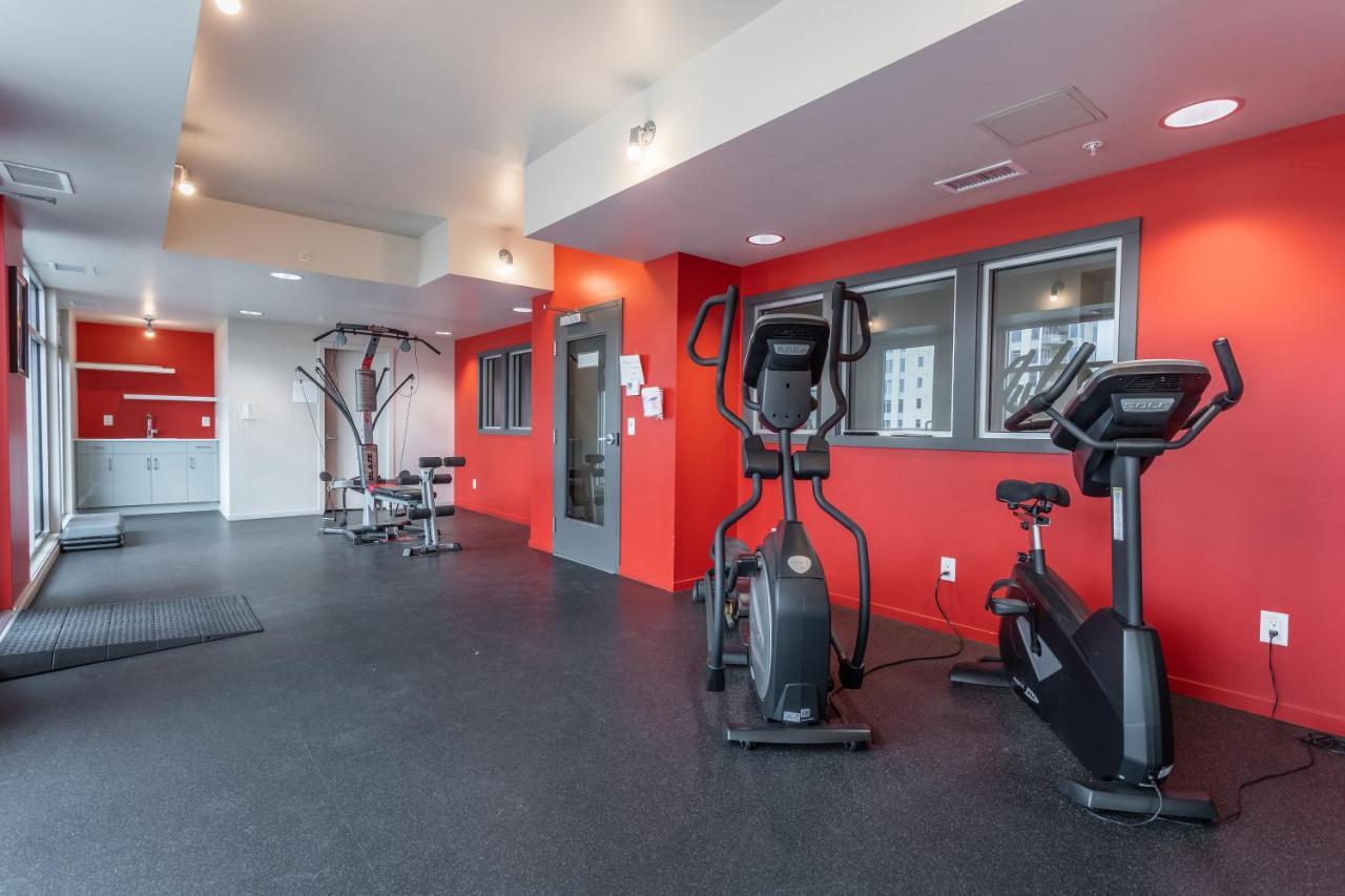 Corner Nest - Luxury Brand New Top Floor 2Bedroom Condo Kelowna Luaran gambar